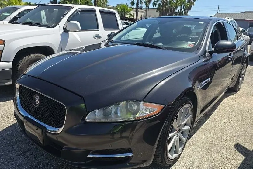 2014 Jaguar XJ photo 1