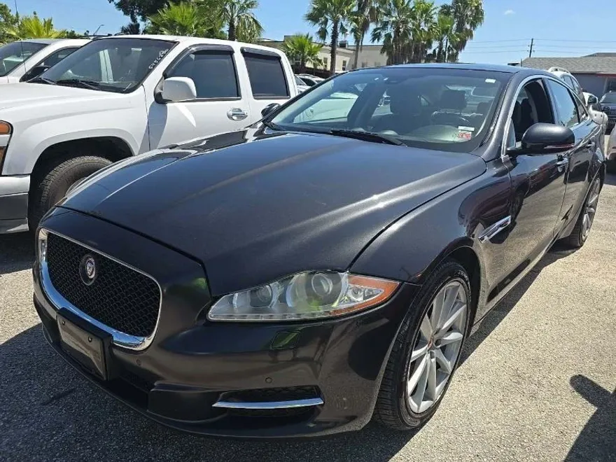 2014 Jaguar XJ photo 1