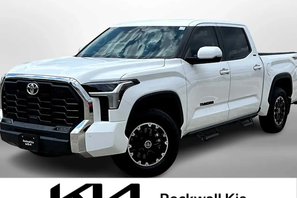 2024 Toyota Tundra SR5 CrewMax photo 1