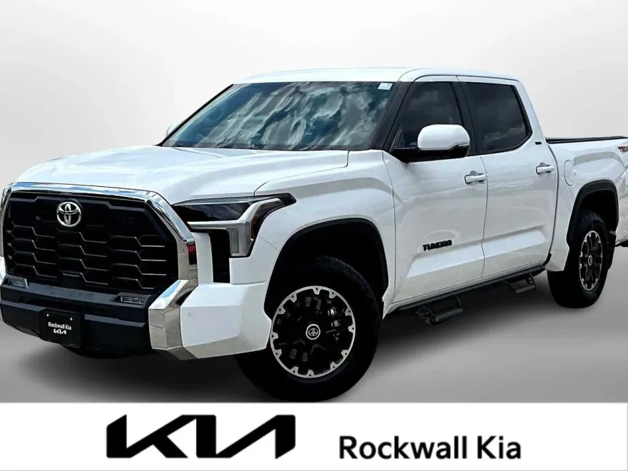 2024 Toyota Tundra SR5 CrewMax photo 1