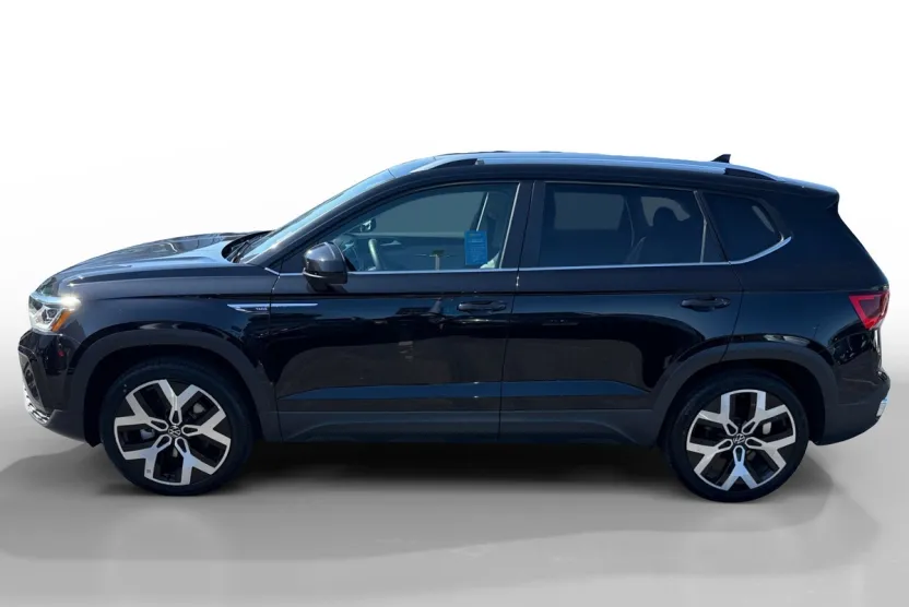 2022 Volkswagen Taos SEL photo 1