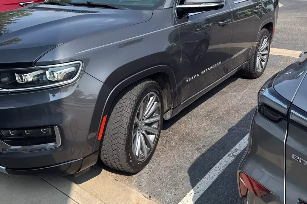 2022 Jeep Grand Wagoneer II photo 1