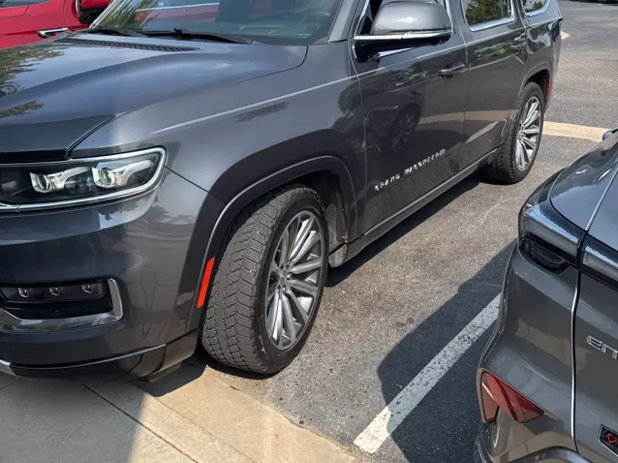 2022 Jeep Grand Wagoneer II photo 1