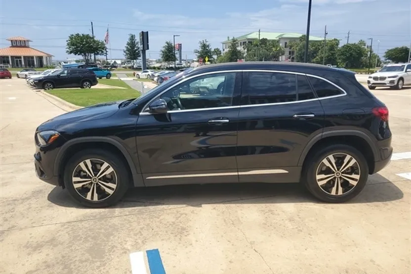 2024 Mercedes Benz GLA 250 photo 1