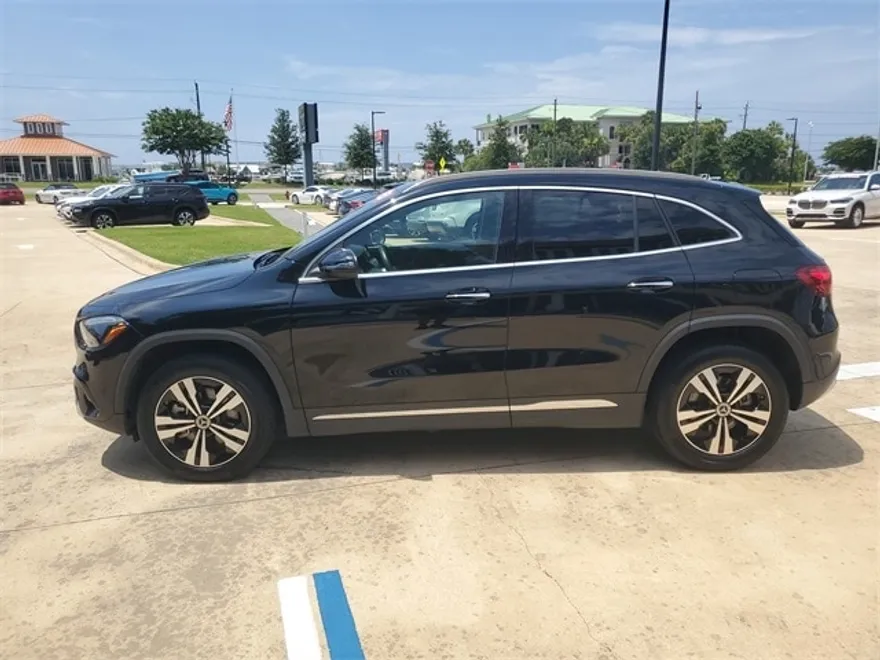 2024 Mercedes Benz GLA 250 photo 1
