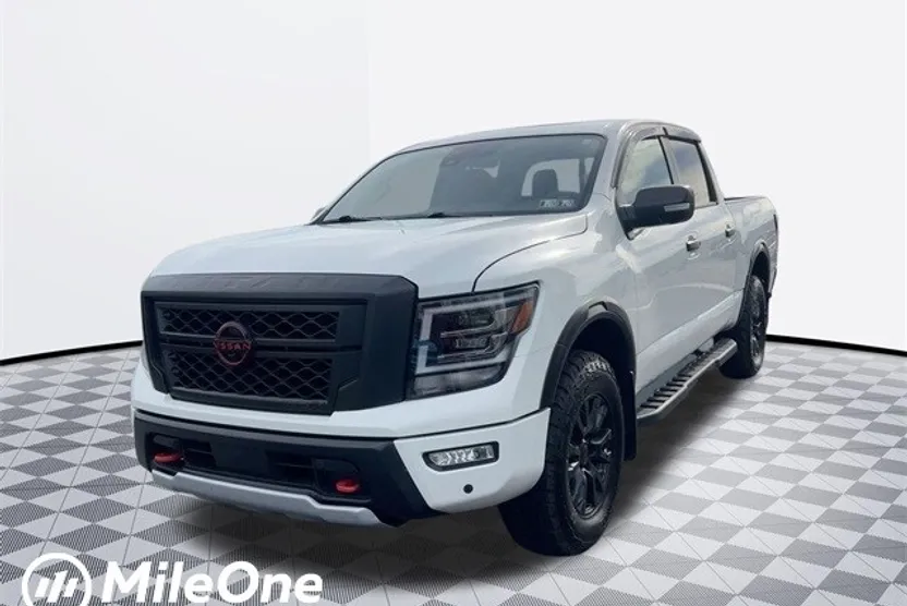 2024 Nissan Titan PRO-4X photo 1