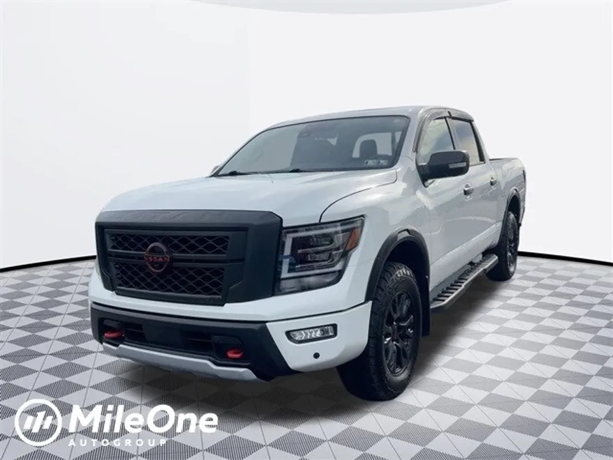 2024 Nissan Titan PRO-4X photo 1