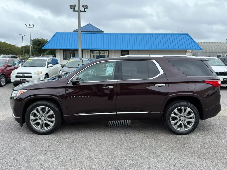 2020 Chevrolet Traverse Premier photo 1