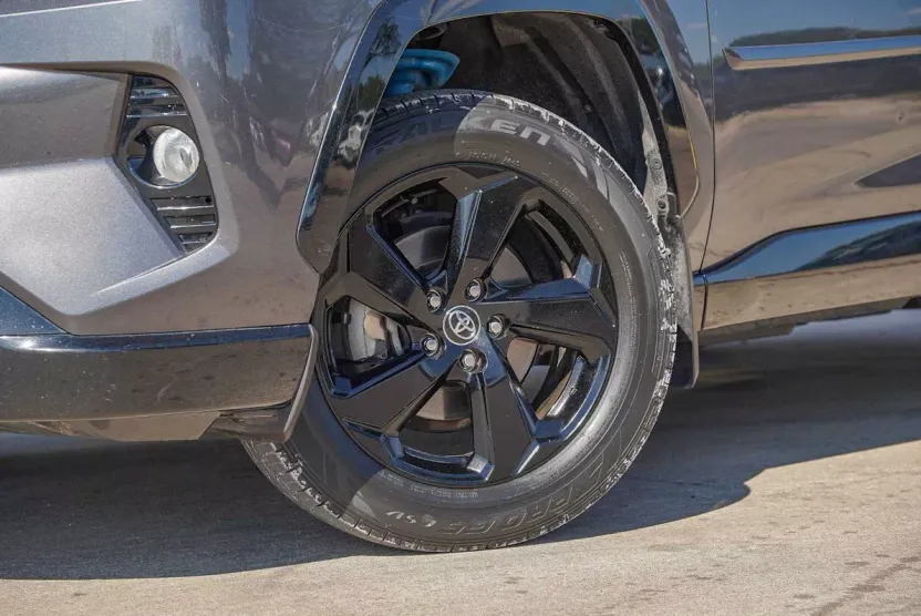 2020 Toyota RAV4 Hybrid XSE photo 1