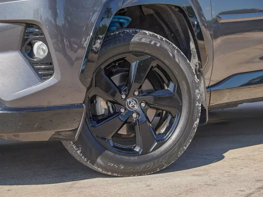 2020 Toyota RAV4 Hybrid XSE photo 1