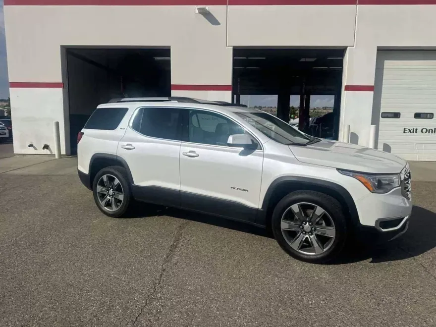 2017 Gmc Acadia SLT photo 1