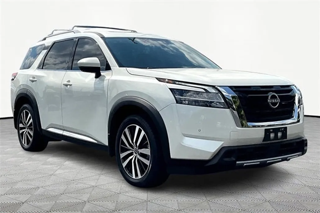 2024 Nissan Pathfinder Platinum photo 1