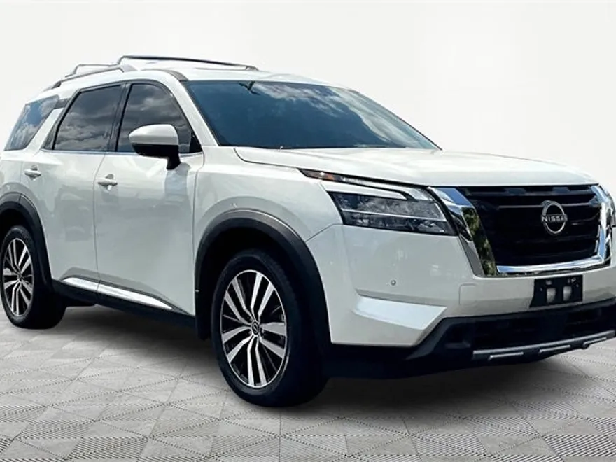 2024 Nissan Pathfinder Platinum photo 1