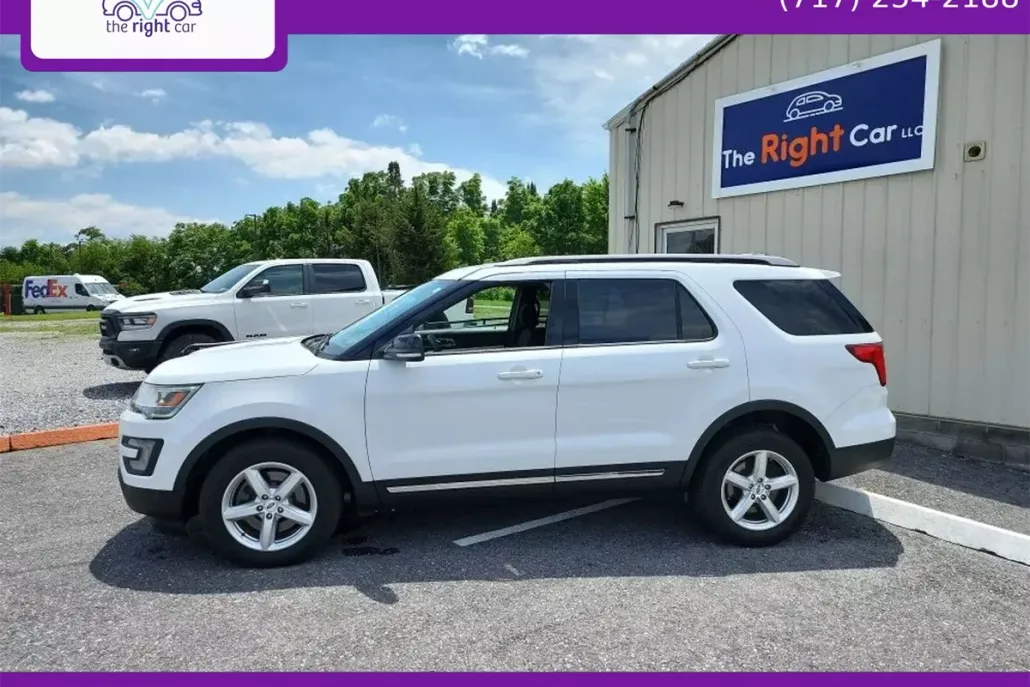 2017 Ford Explorer XLT photo 1