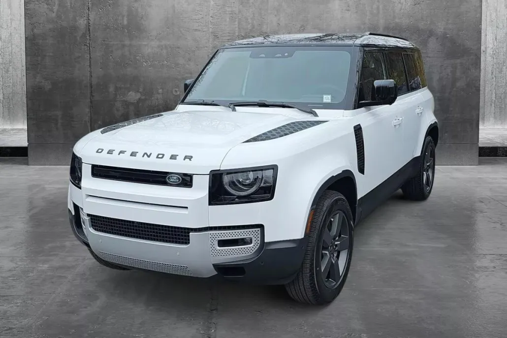 2025 Land Rover Defender 110 S photo 1