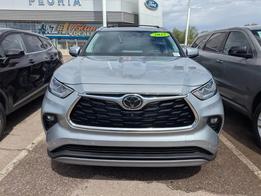2025 Toyota Highlander Hybrid Platinum photo 1