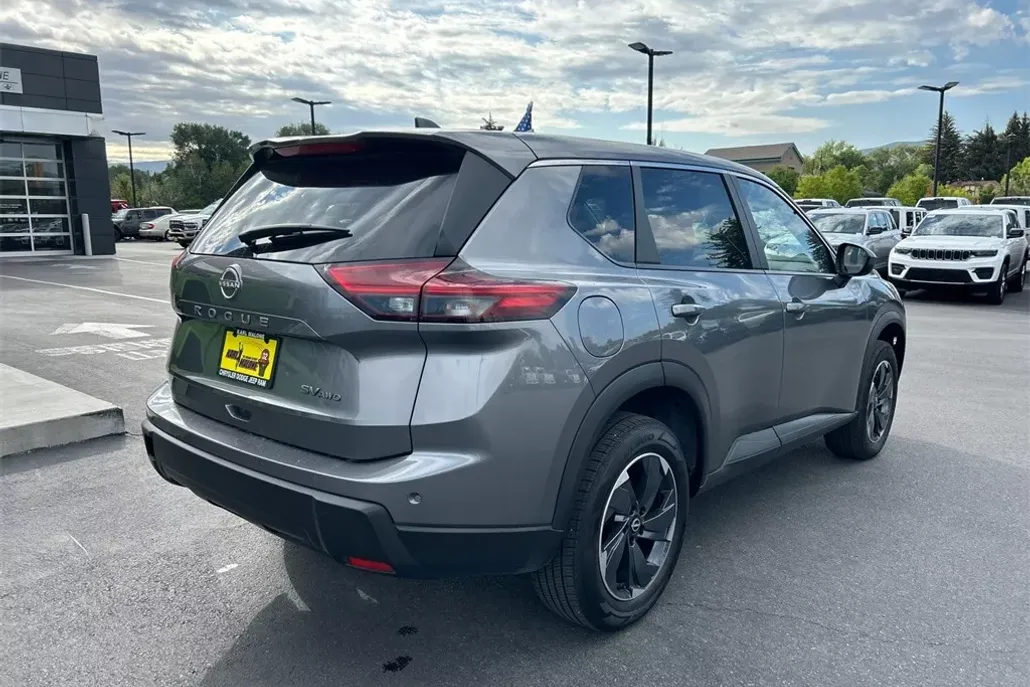 2024 Nissan Rogue SV photo 1