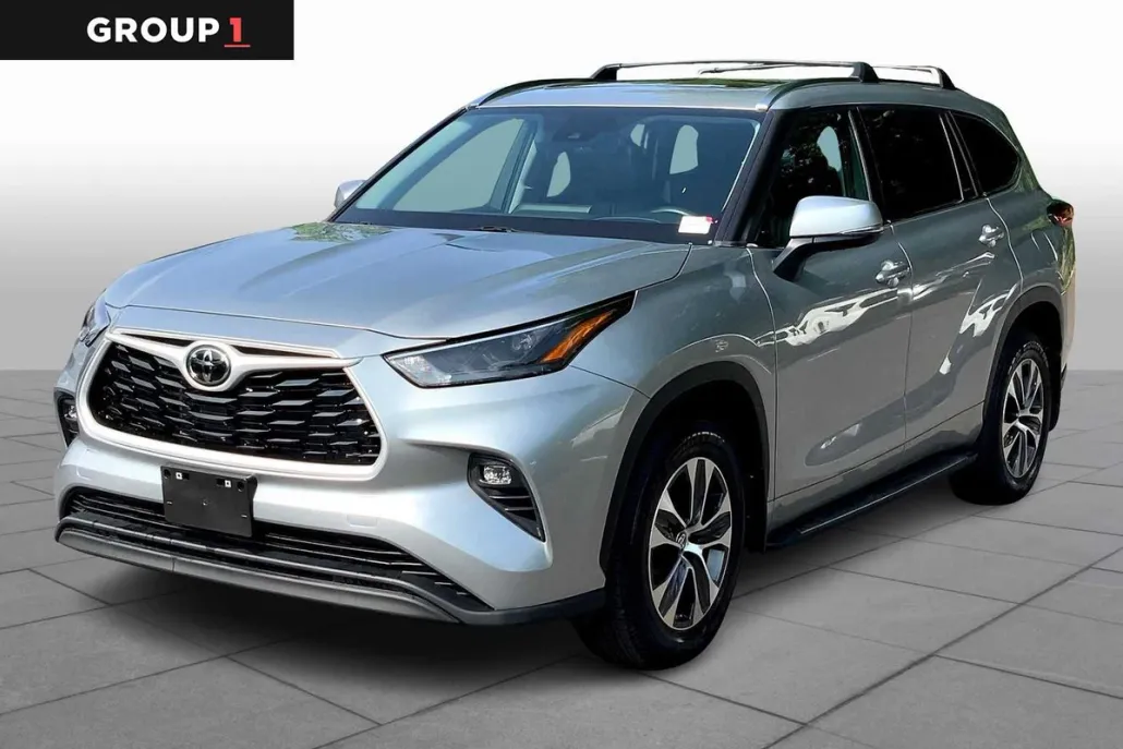 2021 Toyota Highlander XLE photo 1
