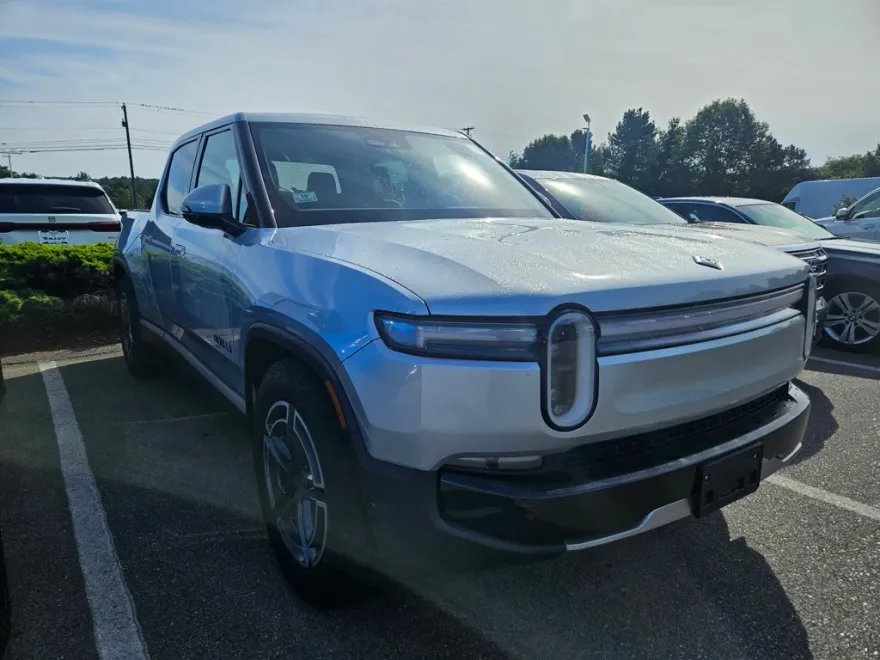 2025 Rivian R1T Adventure photo 1