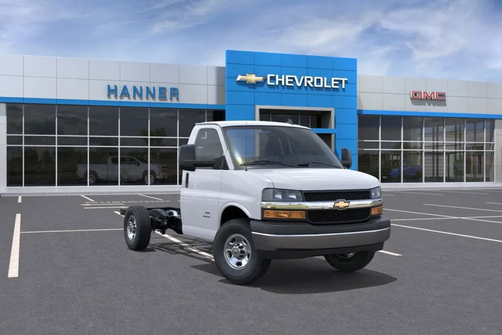 2025 Chevrolet Express Cutaway 3500 photo 1