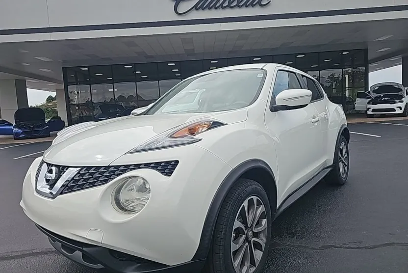 2017 Nissan Juke SV photo 1
