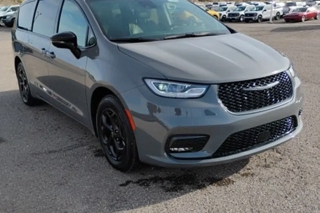 2025 Chrysler Pacifica Hybrid S Appearance photo 1