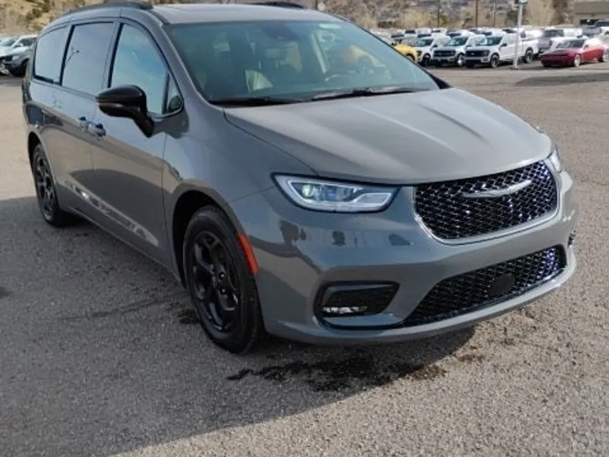 2025 Chrysler Pacifica Hybrid S Appearance photo 1
