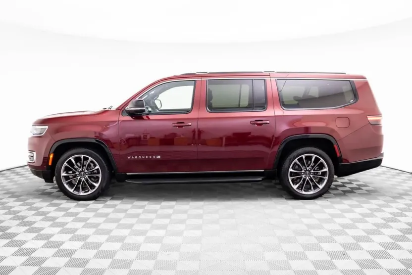 2024 Jeep Wagoneer L Series II photo 1