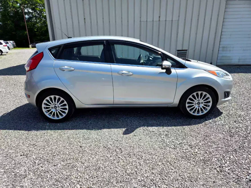 2014 Ford Fiesta Titanium photo 1