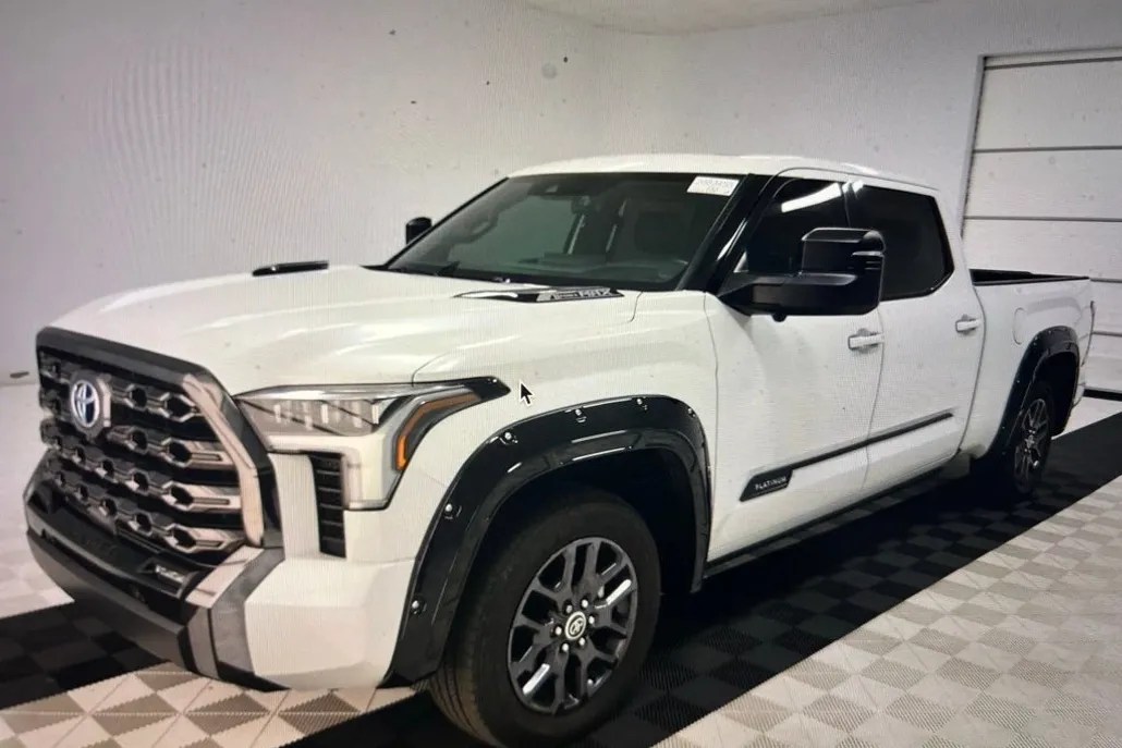 2023 Toyota Tundra Platinum photo 1