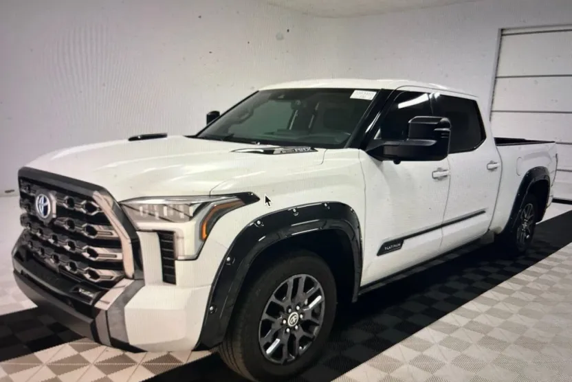 2023 Toyota Tundra Platinum photo 1