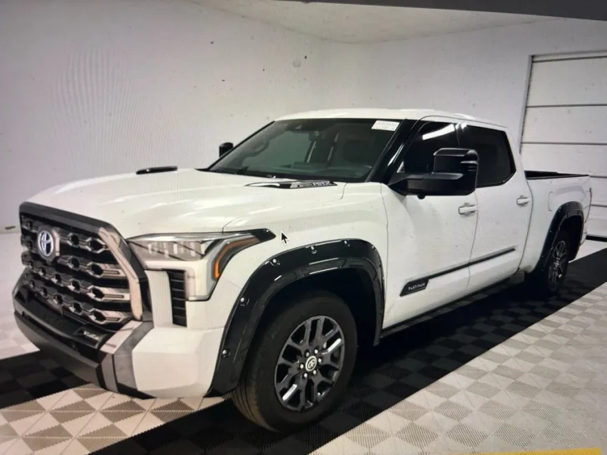 2023 Toyota Tundra Platinum photo 1