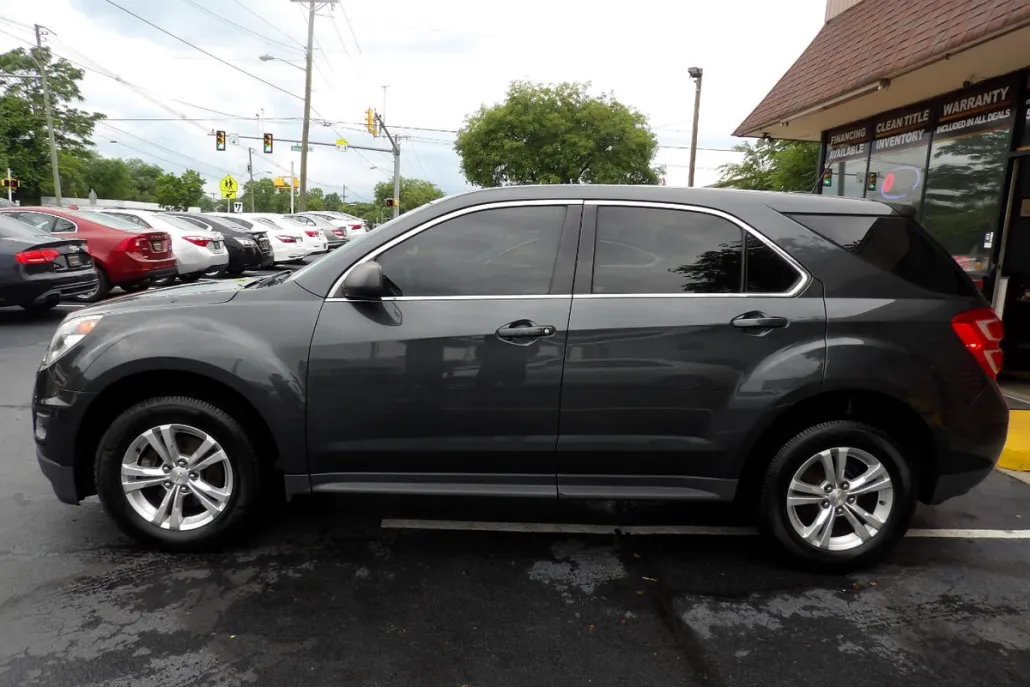 2017 Chevrolet Equinox LS photo 1