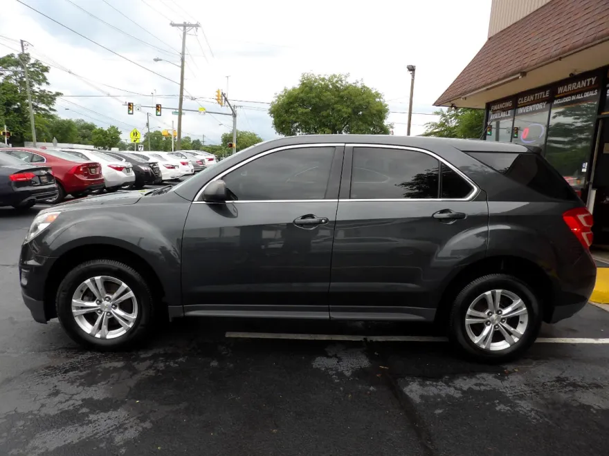 2017 Chevrolet Equinox LS photo 1
