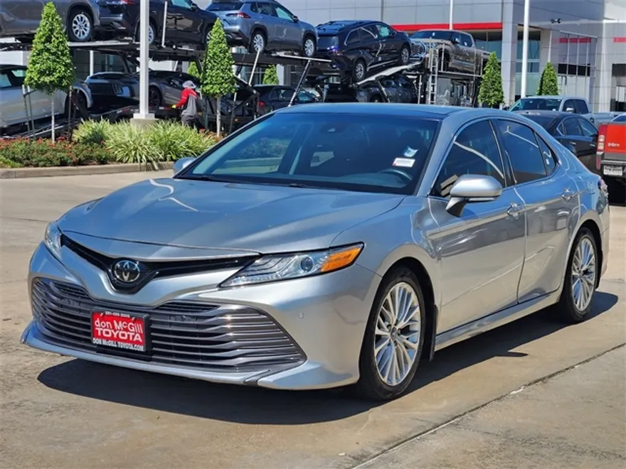 2018 Toyota Camry XLE photo 1