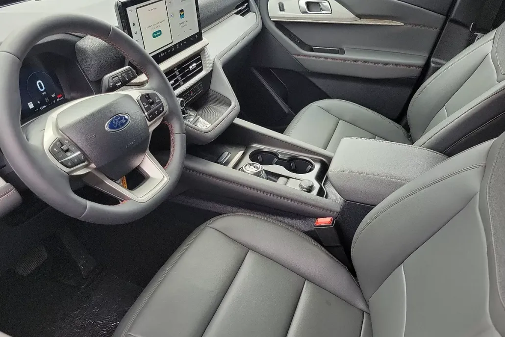 2025 Ford Explorer photo 1