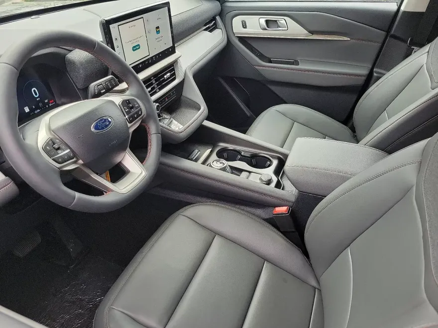 2025 Ford Explorer photo 1