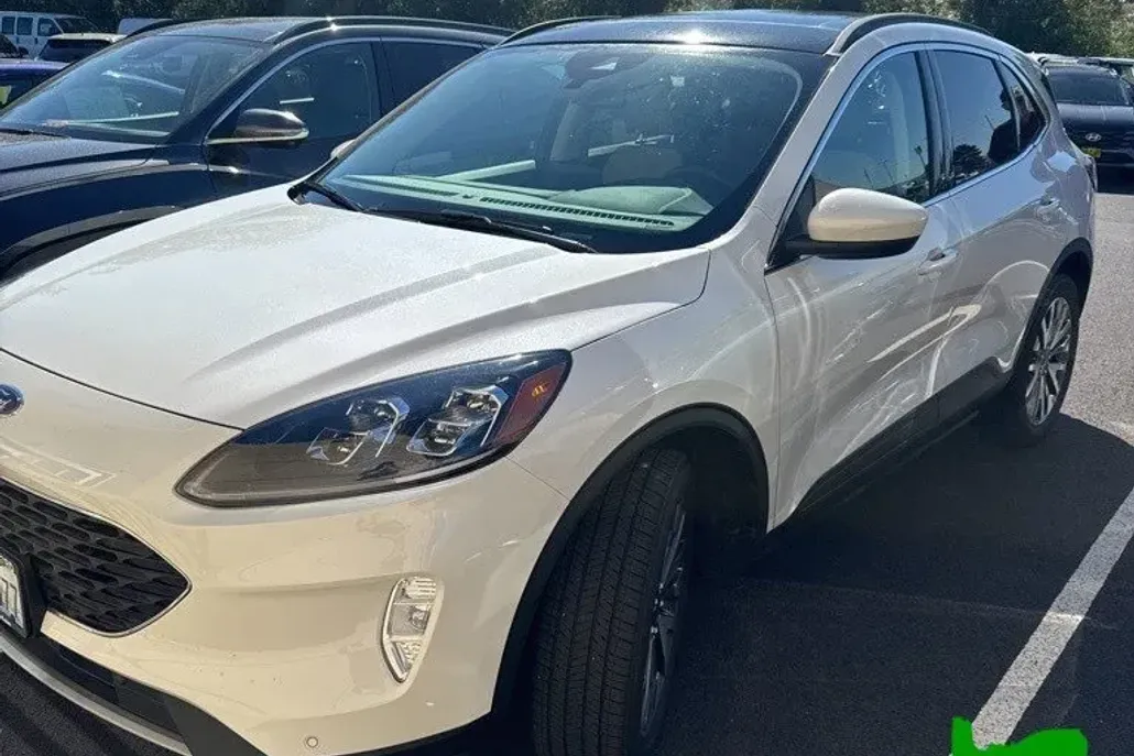 2022 Ford Escape Titanium Hybrid photo 1