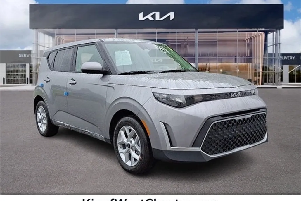 2025 Kia Soul LX photo 1