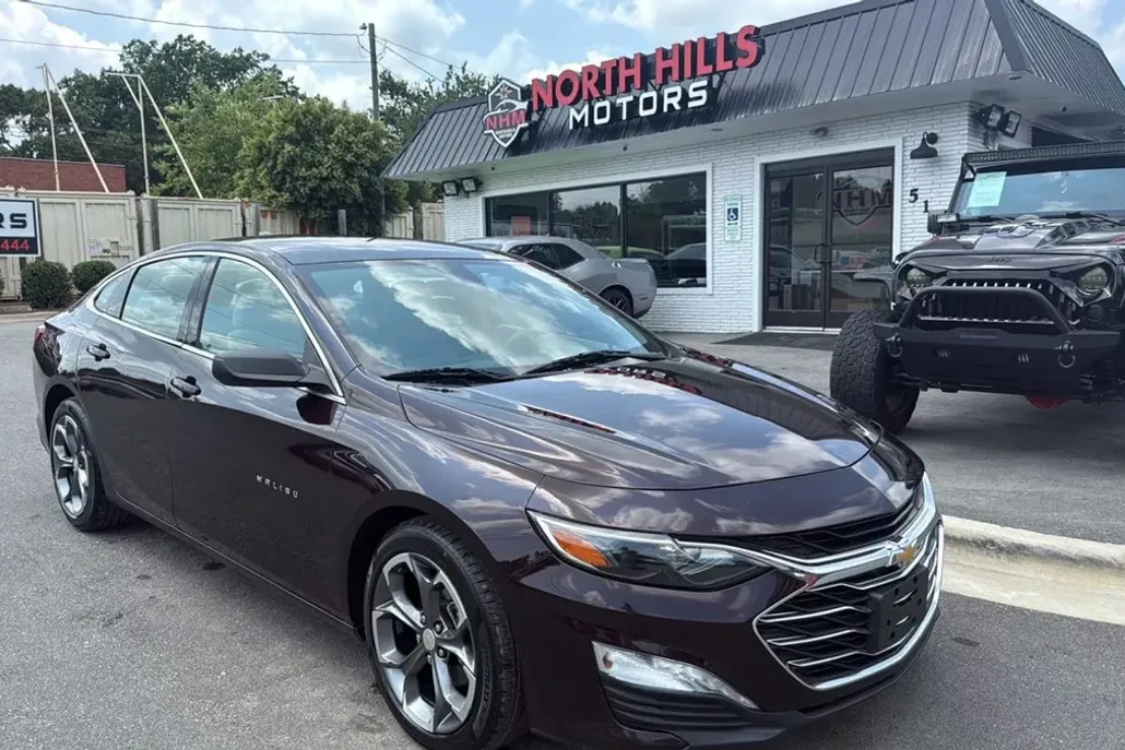 2021 Chevrolet Malibu photo 1