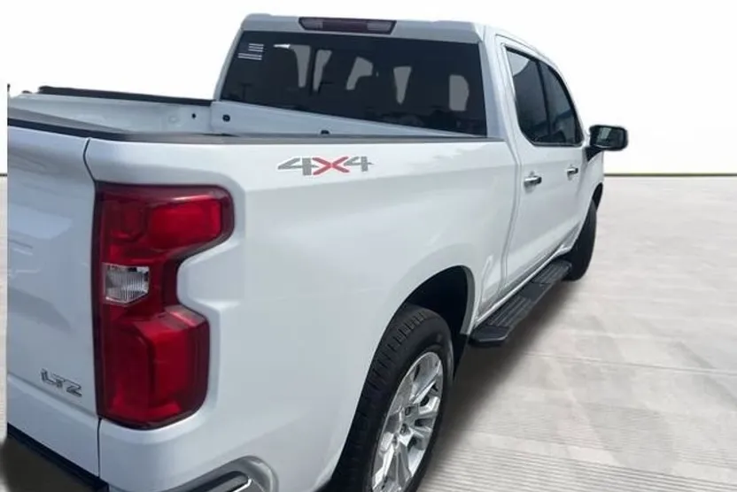 2022 Chevrolet Silverado 1500 LTZ photo 1