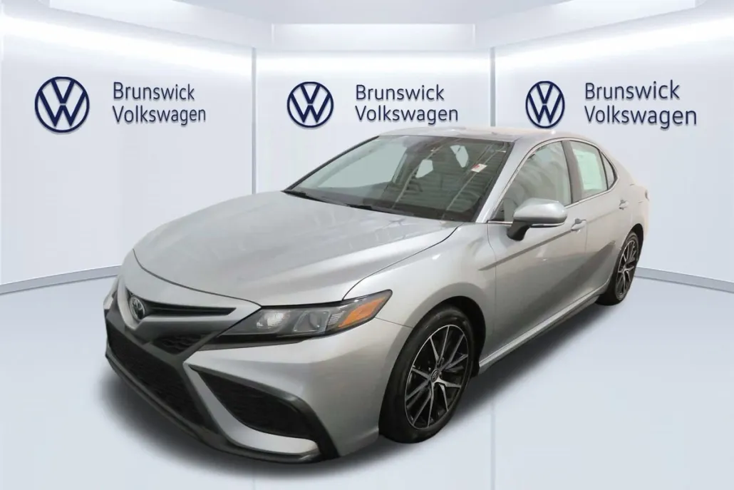 2024 Toyota Camry SE photo 1