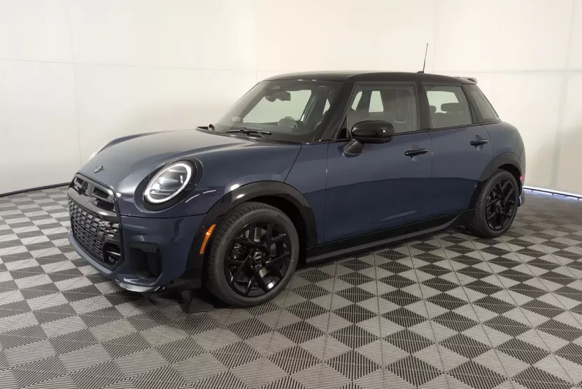 2026 Mini Cooper S 4 Door Iconic photo 1