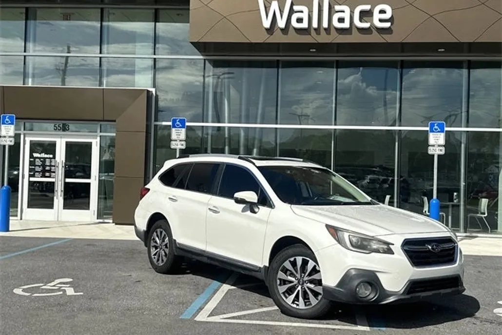 2018 Subaru Outback 3.6R Touring photo 1
