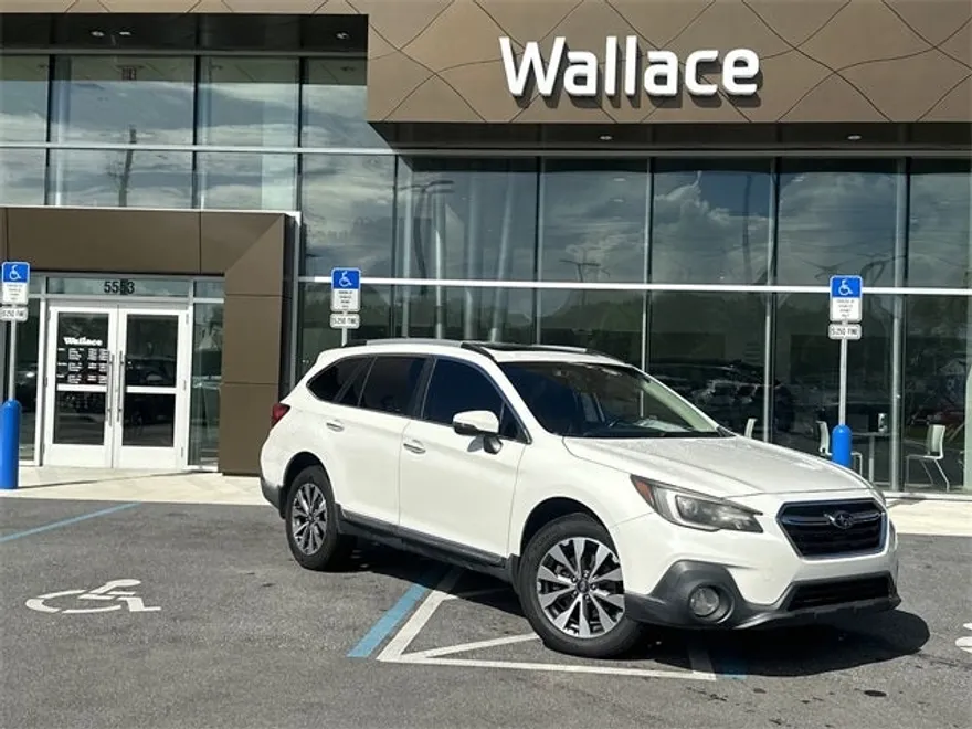 2018 Subaru Outback 3.6R Touring photo 1