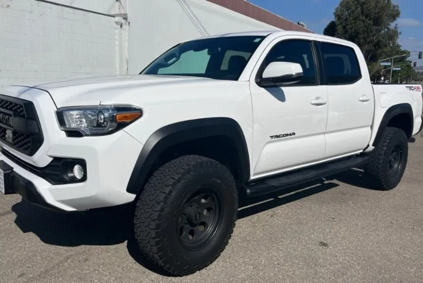 2021 Toyota Tacoma TRD Off-Road photo 1
