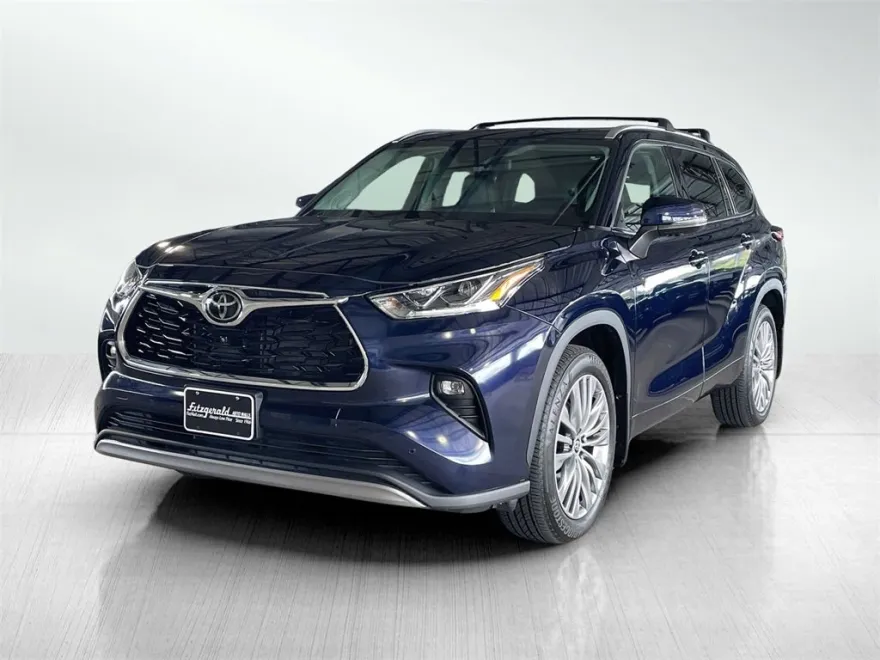 2023 Toyota Highlander Platinum photo 1