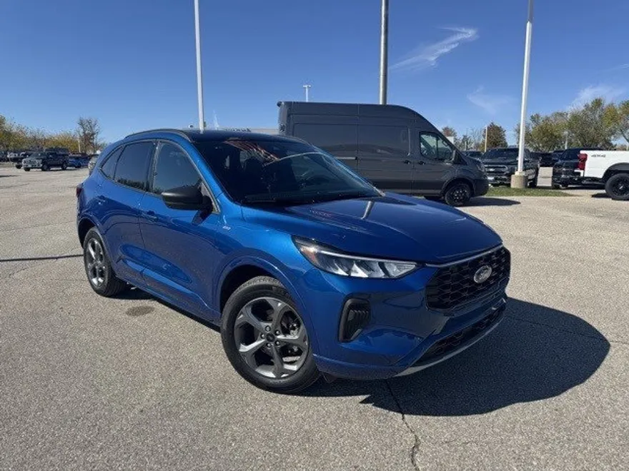 2023 Ford Escape ST-Line photo 1