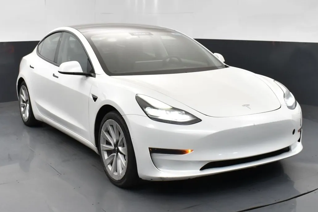 2021 Tesla Model 3 Standard Range Plus photo 1