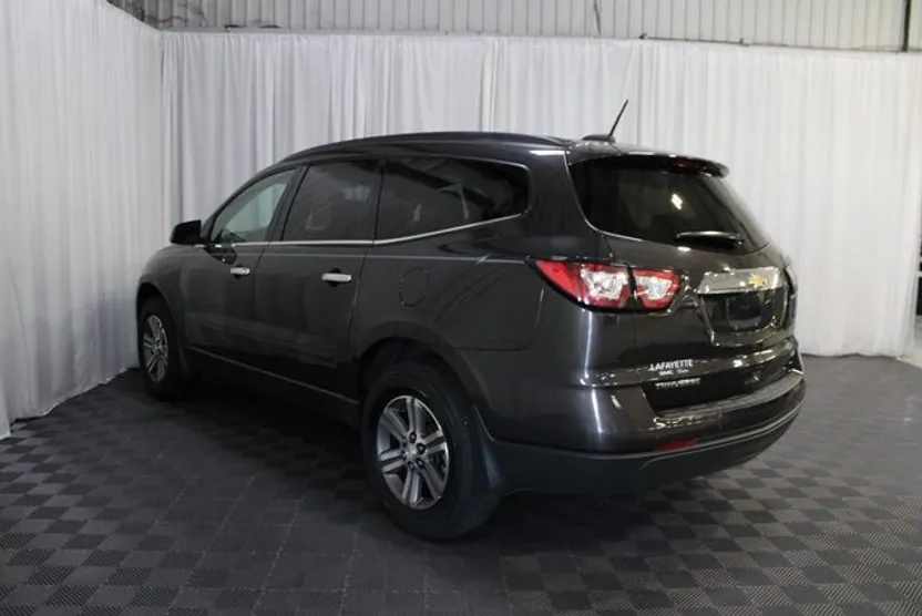 2017 Chevrolet Traverse 2LT photo 1